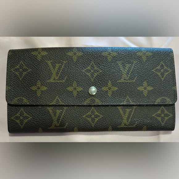 Louis Vuitton Handbags - Excellent Condition Authentic Louis Vuitton Portefeuille Sarah Mono Long Wallet